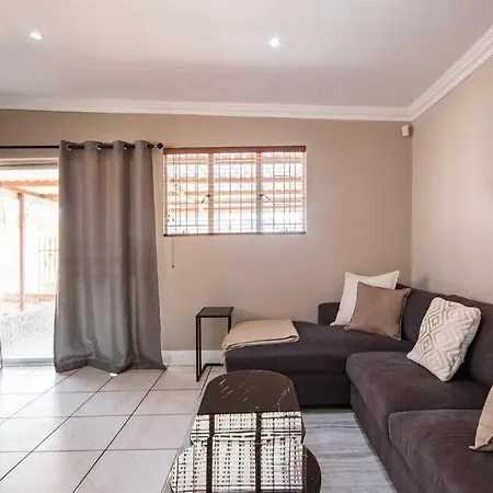 Beautiful And Modern Apartment Close To Menlyn Pretoria Exterior photo
