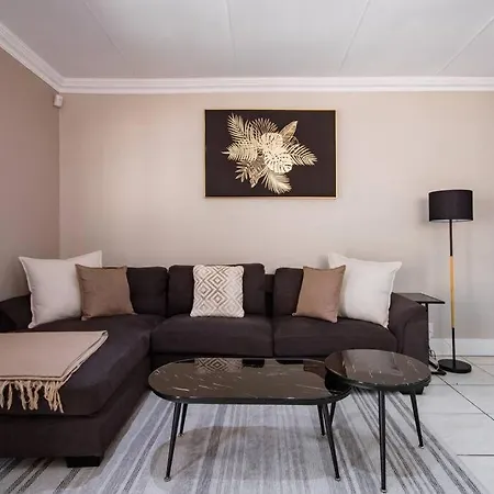Beautiful And Modern Apartment Close To Menlyn Pretoria Exterior photo