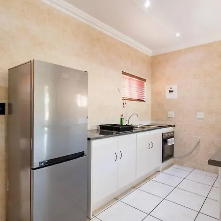 Beautiful And Modern Apartment Close To Menlyn Pretoria Exterior photo