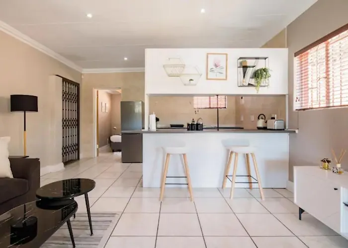Beautiful And Modern Apartment Close To Menlyn