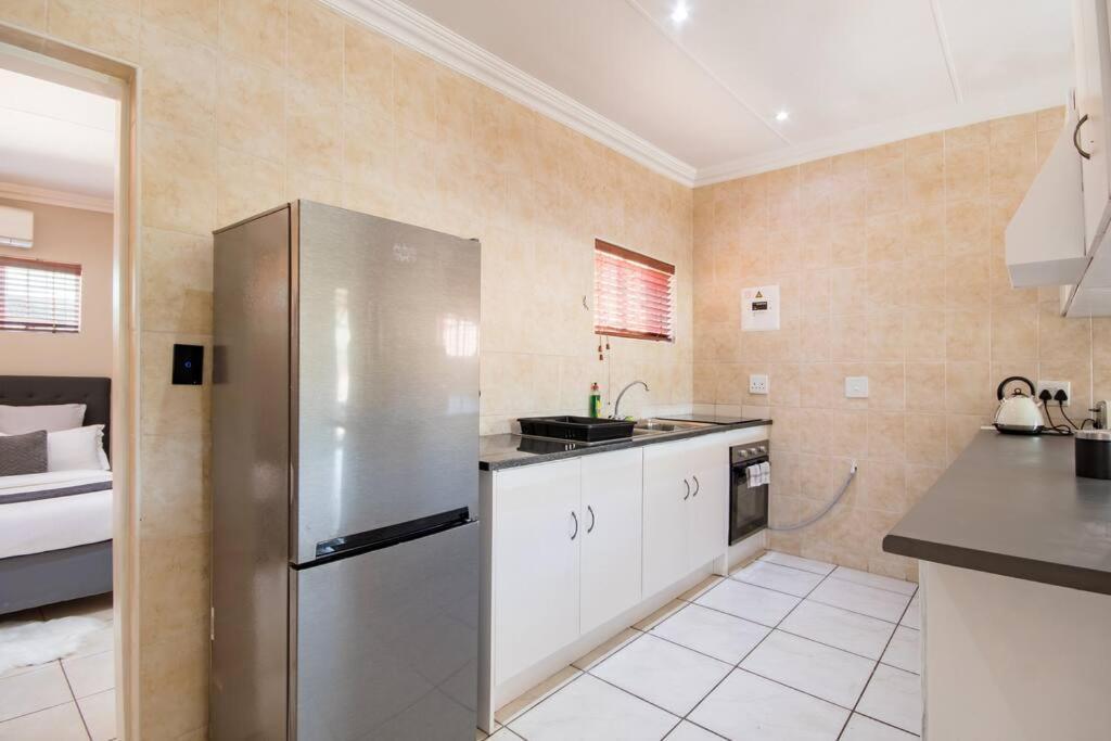 Apartment Beautiful And Modern Close To Menlyn